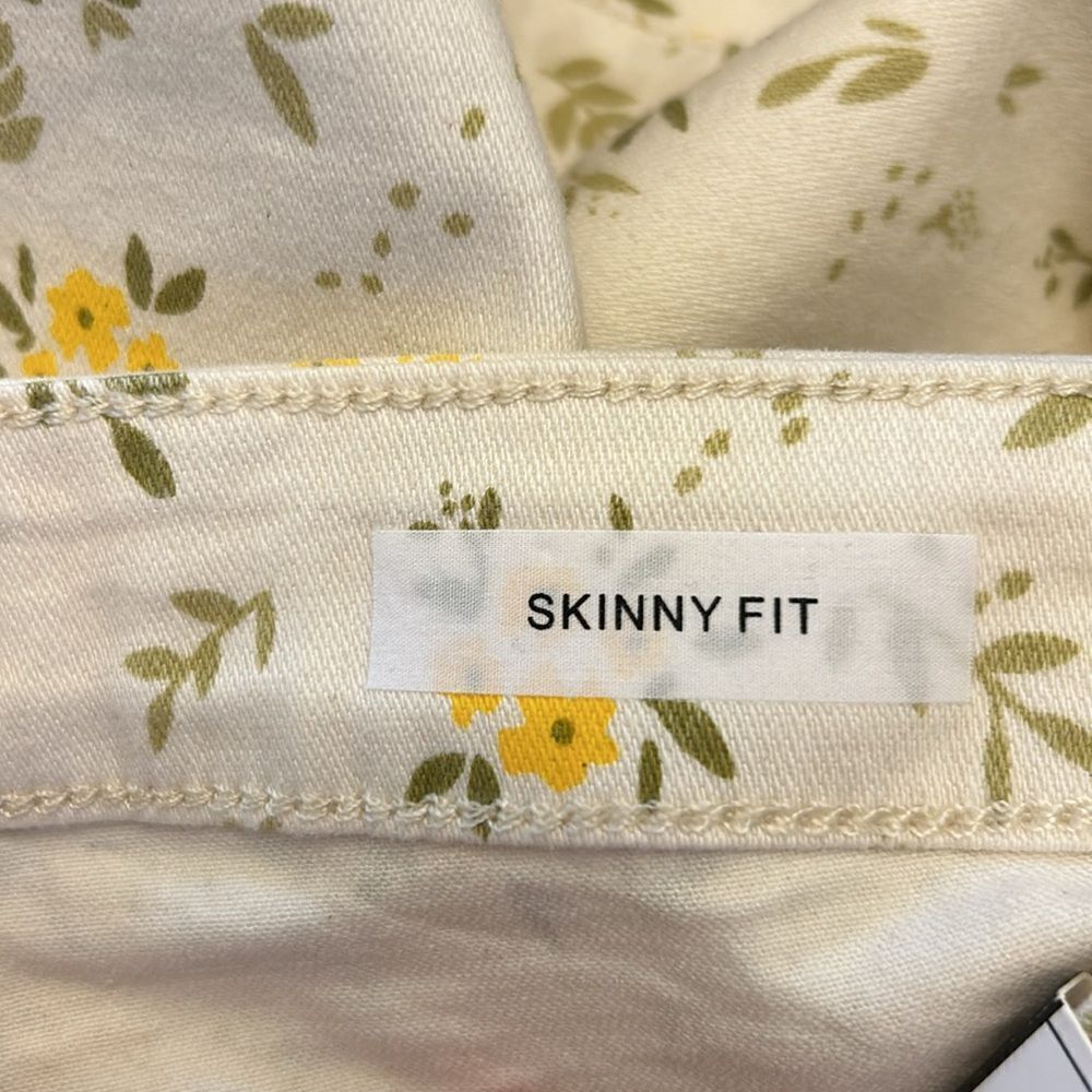 Judy Blue mid rise yellow white floral skinny fit jeans Size 32 New - Picture 12 of 14